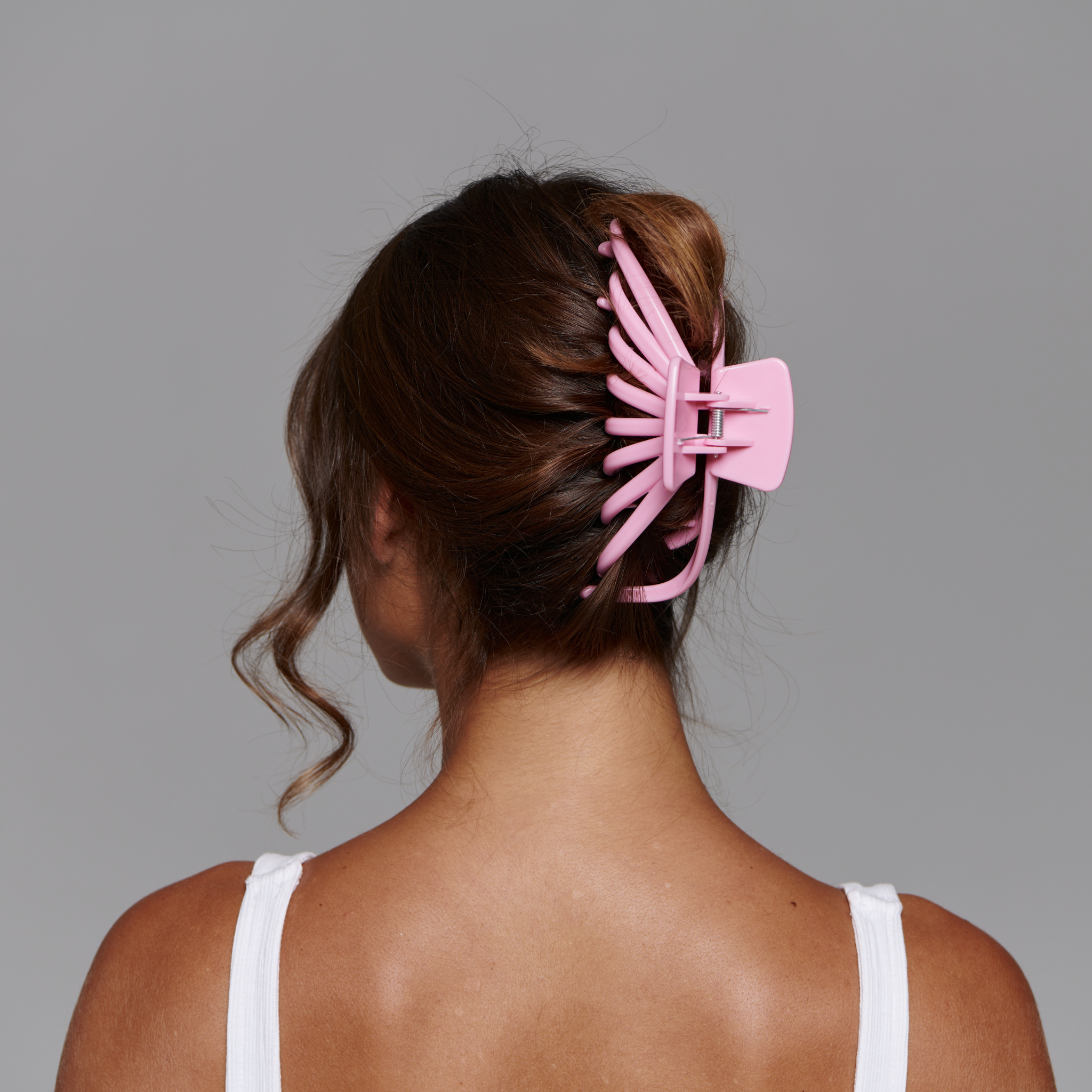 Model using the Mermade Hair Octopus Clip in pink