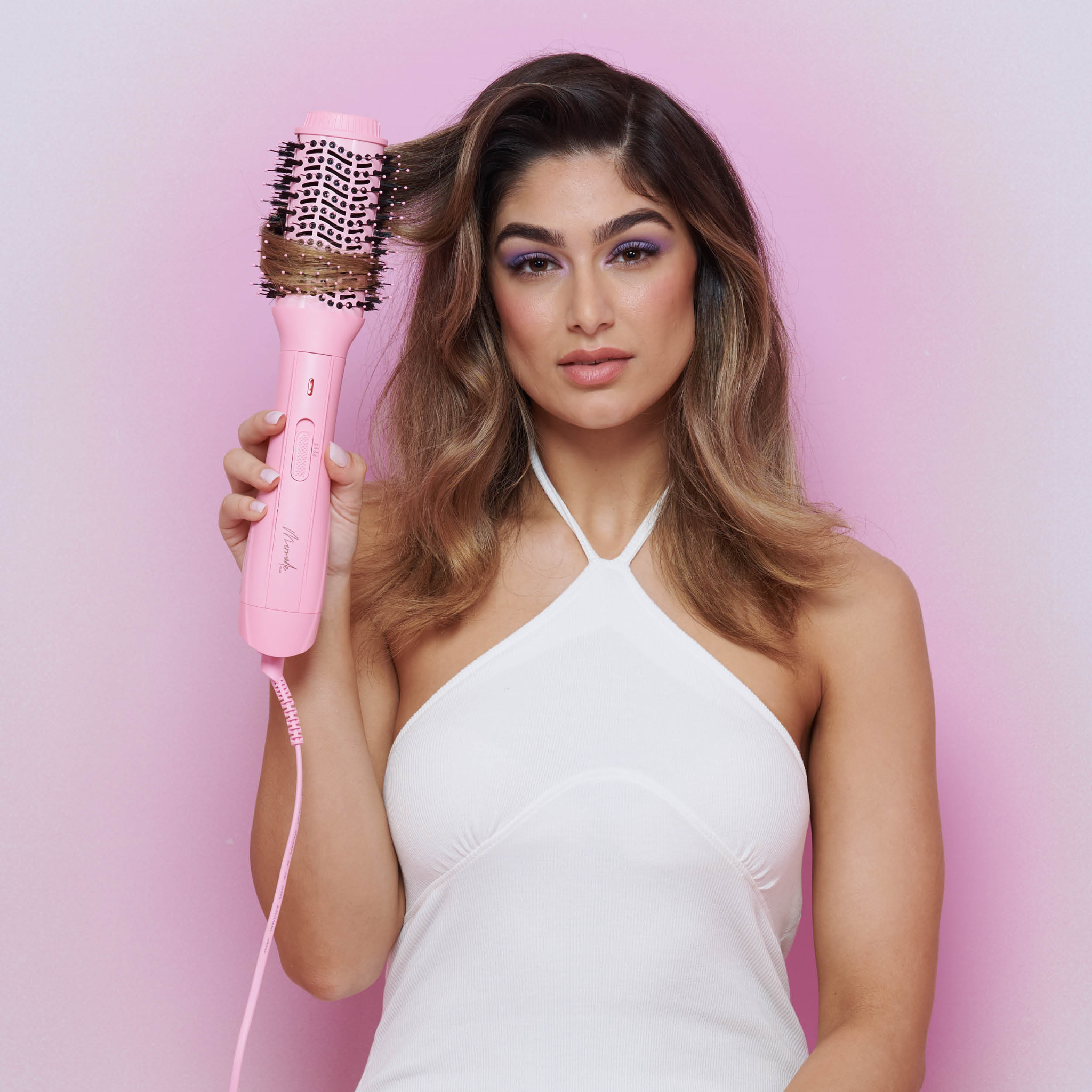 Model using the Mermade Hair Blow Dry Brush - Signature Pink